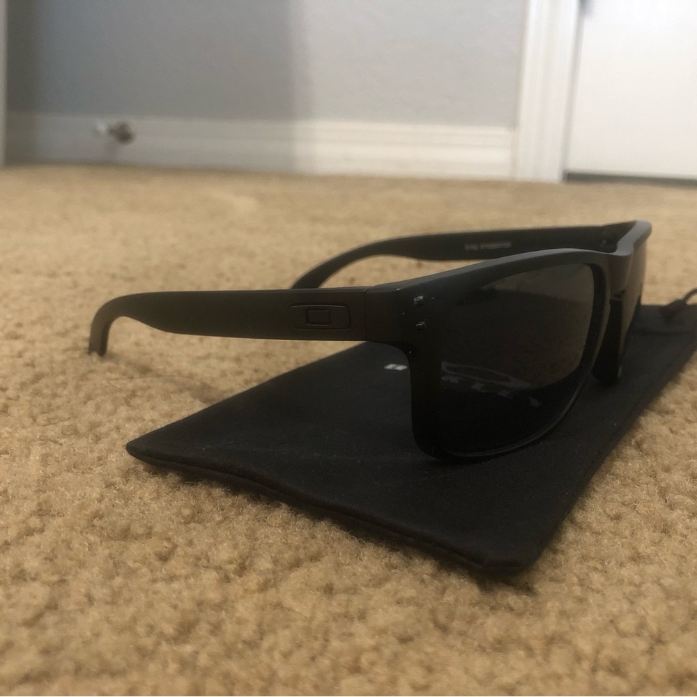 Oakley Holbrook Black Sunglasses 9102 - Picture 5 of 10